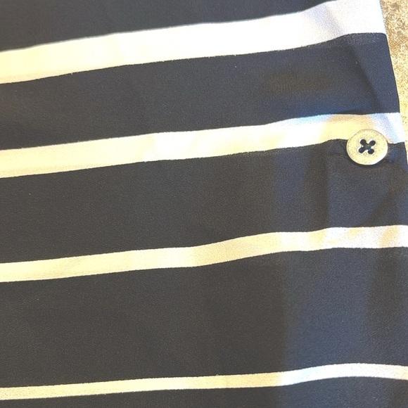 Susan Graver Weekend Black and White Striped Top size 8 , this brand fits big. - Picture 6 of 8